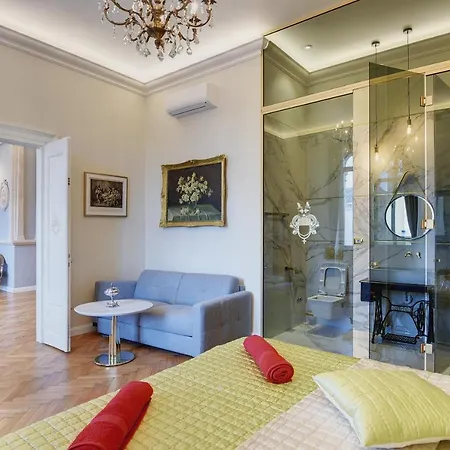 Demartini Palace Apartman Póla