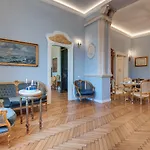Demartini Palace * プーラ
