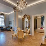 Demartini Palace * プーラ