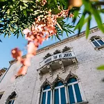 Demartini Palace